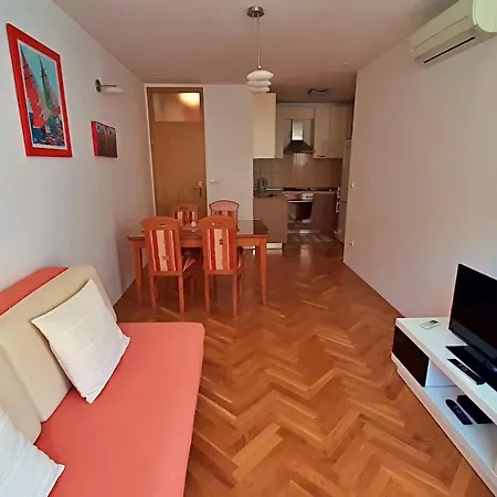 Jen Apartment *